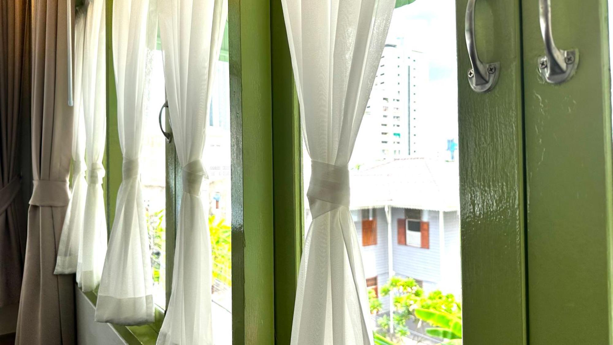 The Tangerine Guesthouse Bangkok Exterior foto